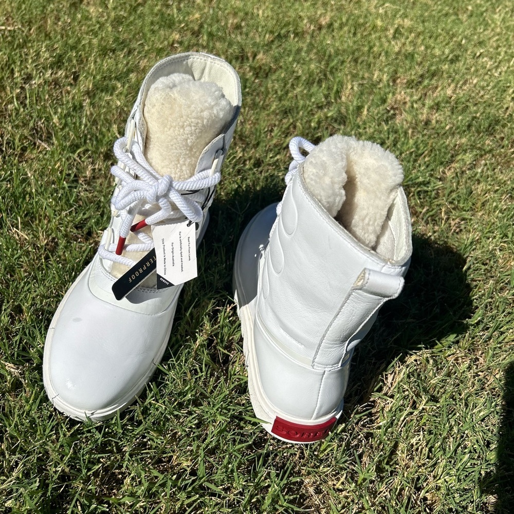 Sorel White Ankle Boots with Red Accents - Picture 12 of 16